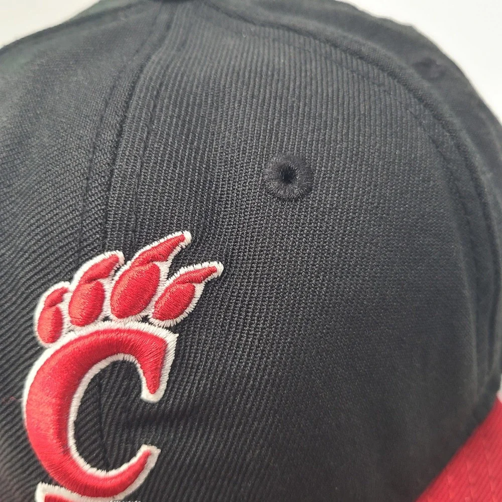 Youth‎ Cincinnati Bearcats Hat Fitted 6 5/8 New Era 59Fifty Black Red NCAA Wool
